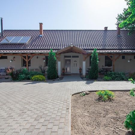 Отель Toelgyfa Vendeghaz Кишкёрёш Экстерьер фото