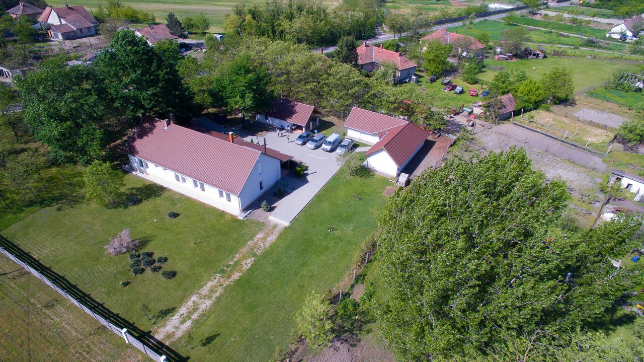 Отель Toelgyfa Vendeghaz Кишкёрёш Экстерьер фото