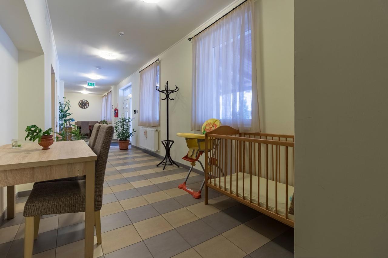 Отель Toelgyfa Vendeghaz Кишкёрёш Экстерьер фото