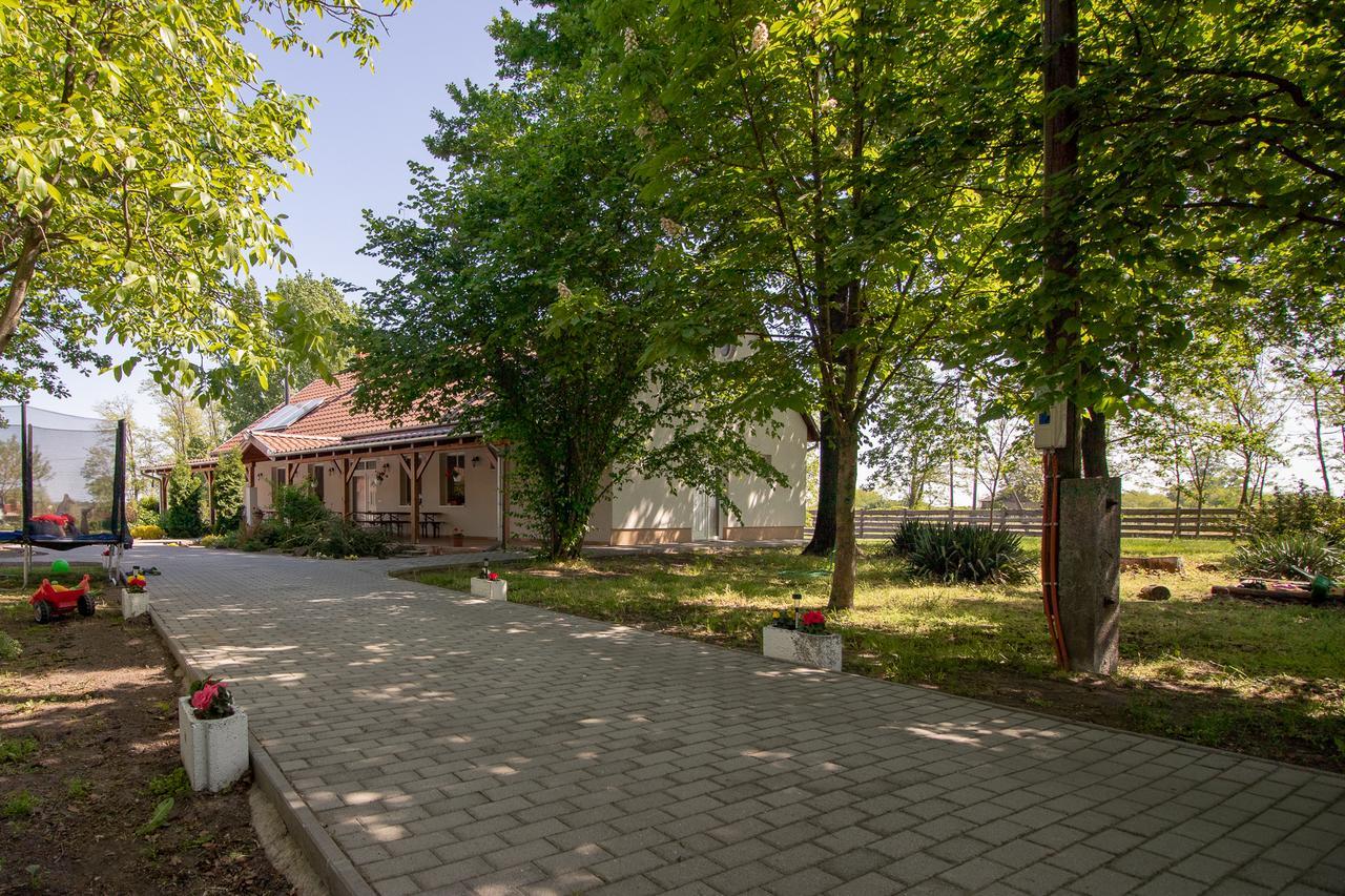 Отель Toelgyfa Vendeghaz Кишкёрёш Экстерьер фото